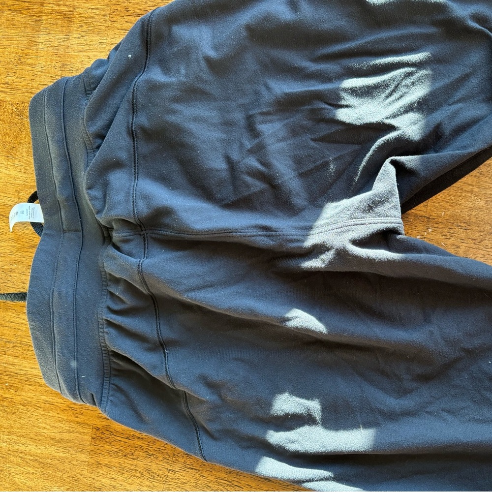 Black lululemon joggers - Picture 3 of 5